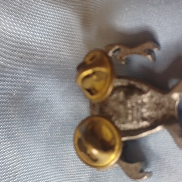 Silver Tazmanian DevilCharacter Pin - Picture 5 of 5